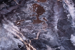 Стол из окаменелого дерева