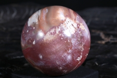 Шар из окаменелого дерева