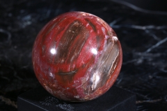 Шар из окаменелого дерева