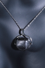 Подвеска из метеорита Сихотэ-Алинь и серебро